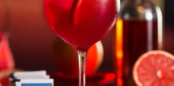 Caipirinha de Vodka, Aperol, Suco de Grapefruit e Acqua Mix