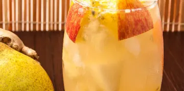 Suco de Abacaxi, maçã, pera, cenoura, maracujá e gelo de gengibre